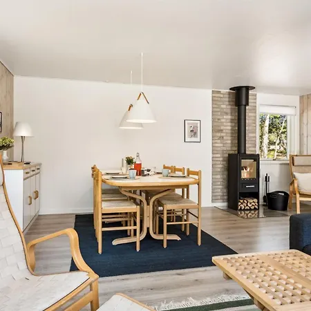 Roze Holiday home Glesborg