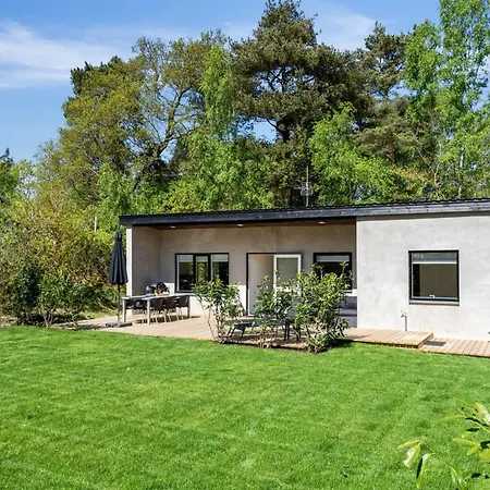 Roze Holiday home Glesborg
